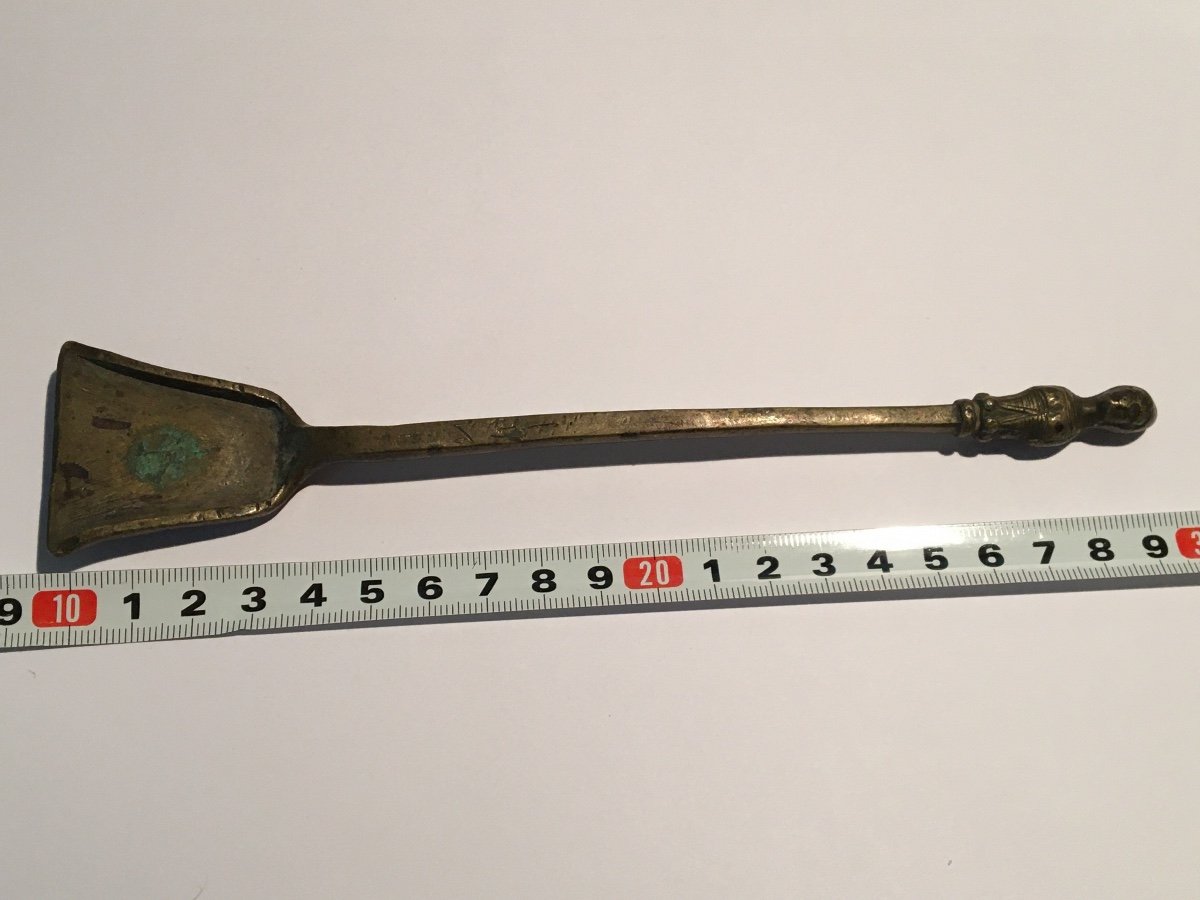 Shovel Embers Or Couvot, Bronze Or Brass, 18th Century. Court Jester-photo-3